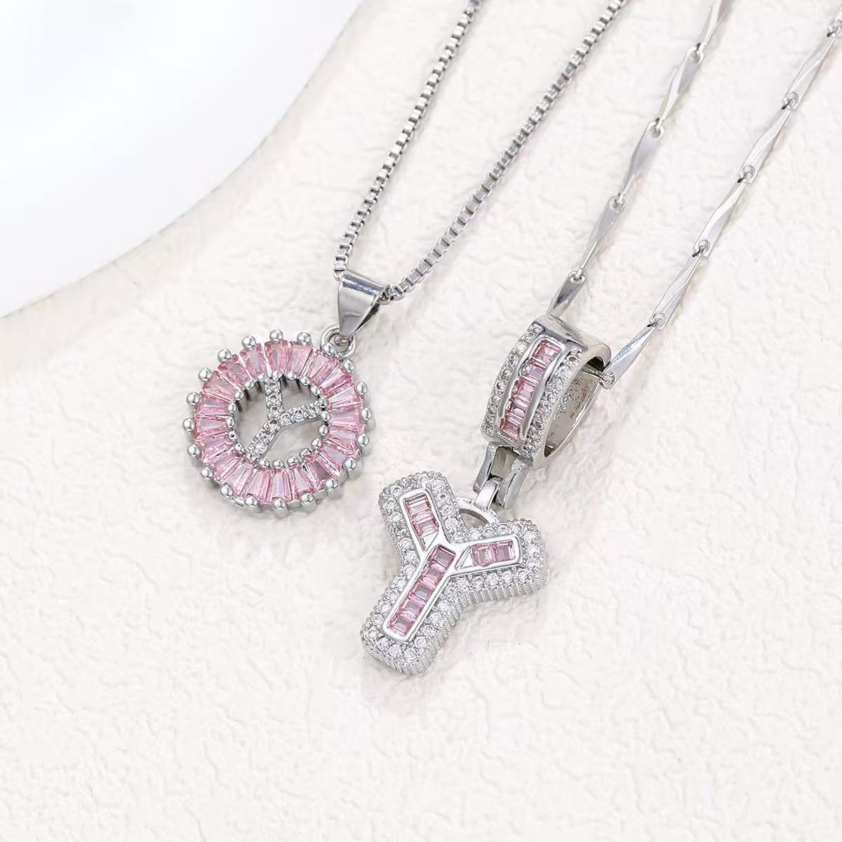 Zestaw 2 naszyjników 14k z diamentowym inicjałem litery (edycja limitowana Pink)
