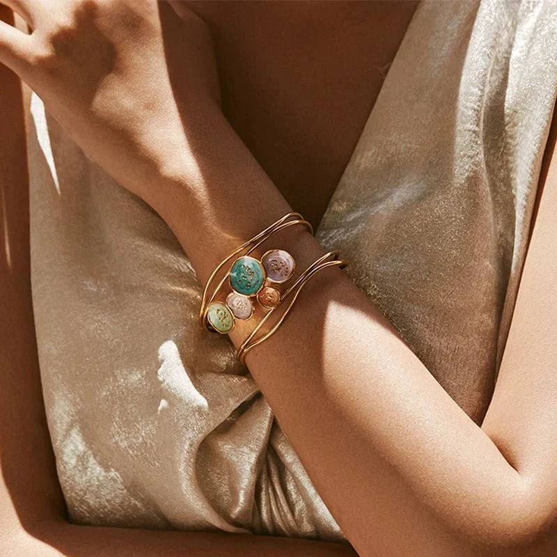 Eleganckie bransoletki typu bangle z motywem kwiatowym