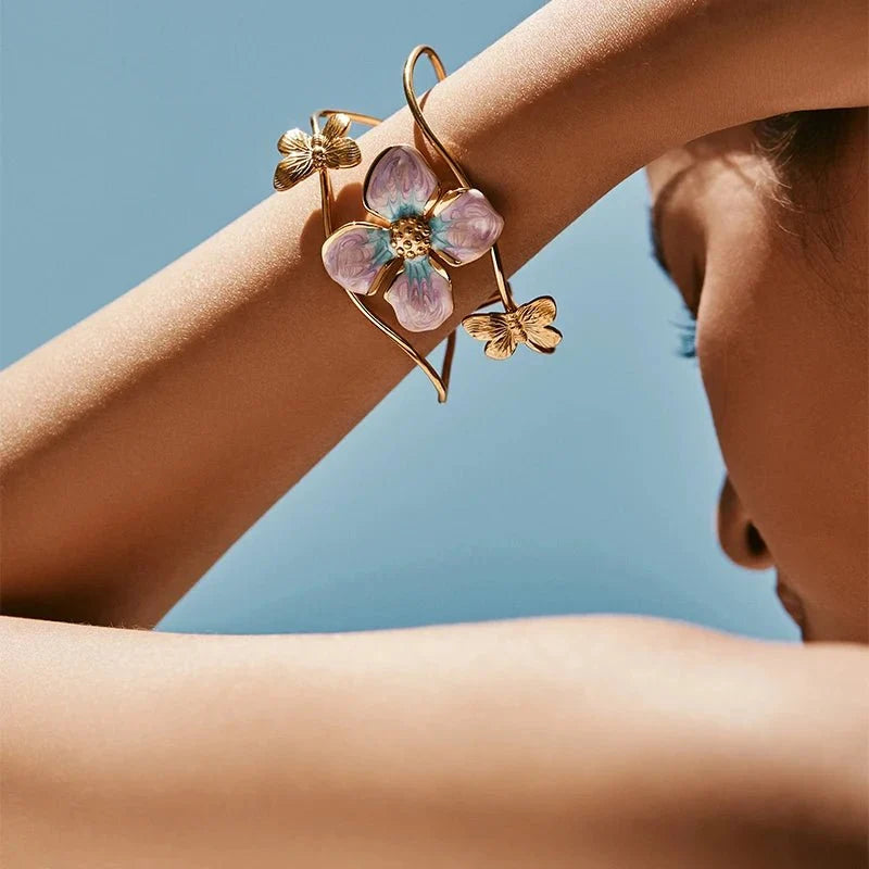 Eleganckie bransoletki typu bangle z motywem kwiatowym