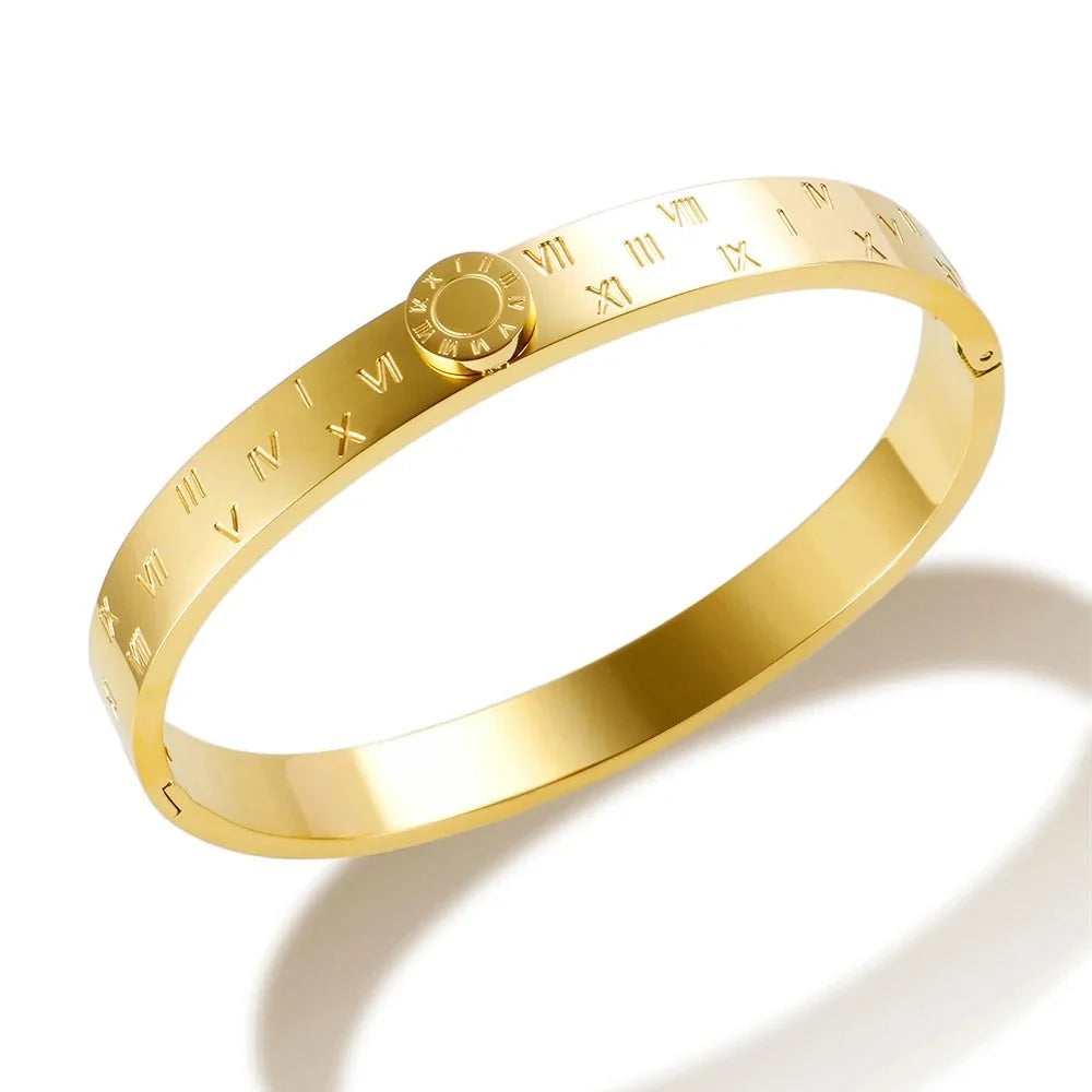 Elegancka bransoletka bangle z cyframi rzymskimi i pierścionkami