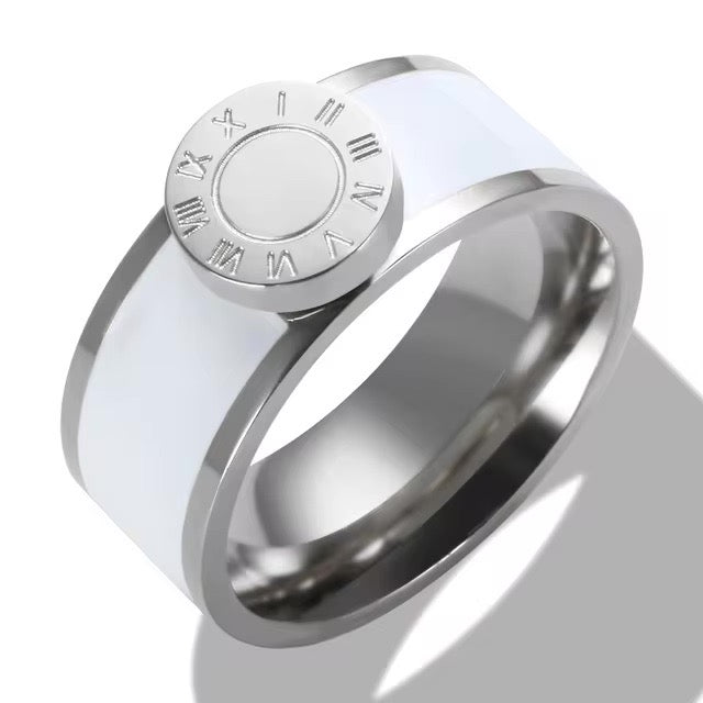 Elegancka bransoletka bangle z cyframi rzymskimi i pierścionkami