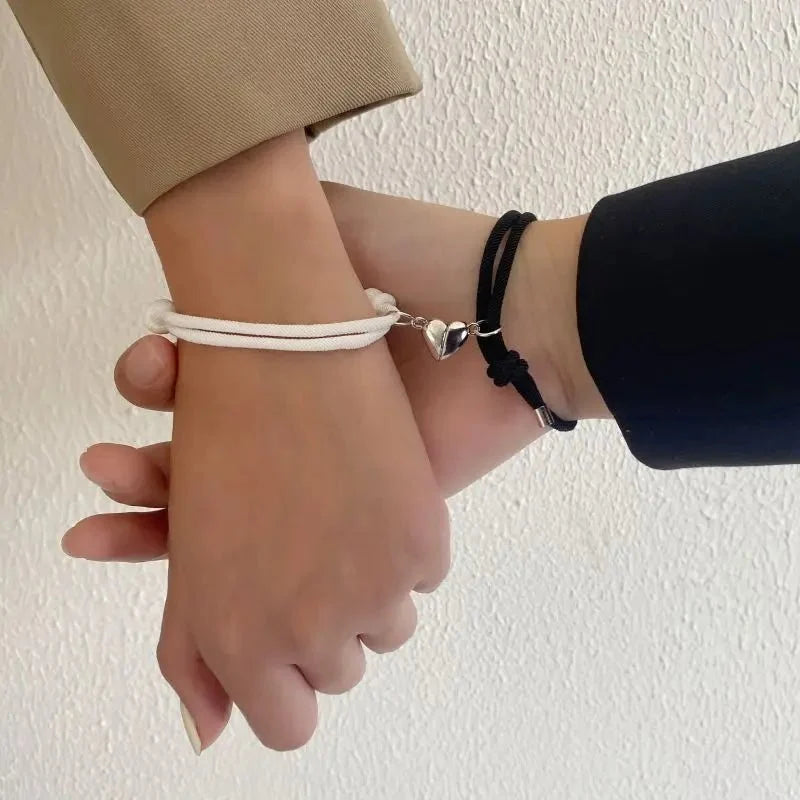 Zestaw bransoletek dla par z magnetycznymi sercami i sznurkowym splotem