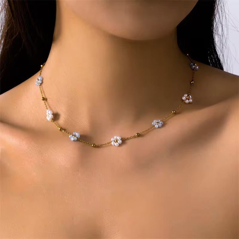 Collier et bracelets délicats à motif marguerite