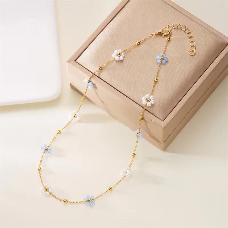 Collier et bracelets délicats à motif marguerite