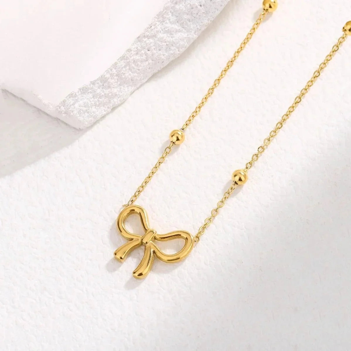 Collana delicata e femminile con fiocco