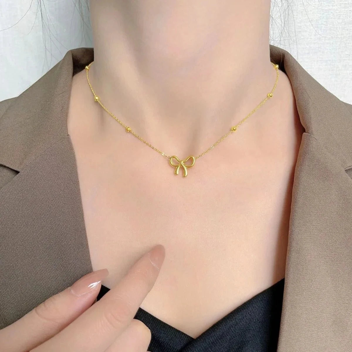 Collana delicata e femminile con fiocco