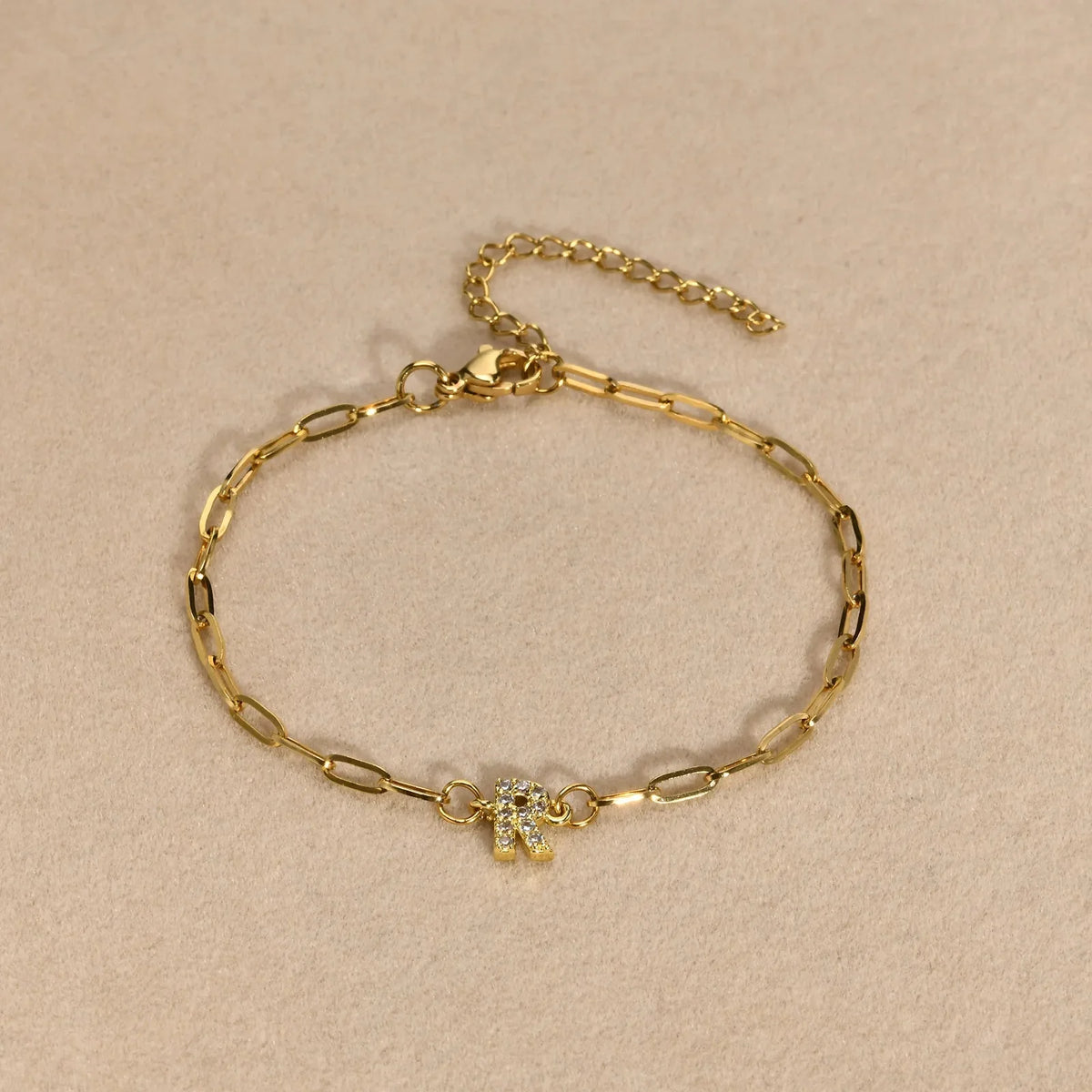 Bracelet délicat fin à chaîne trombone avec initiale