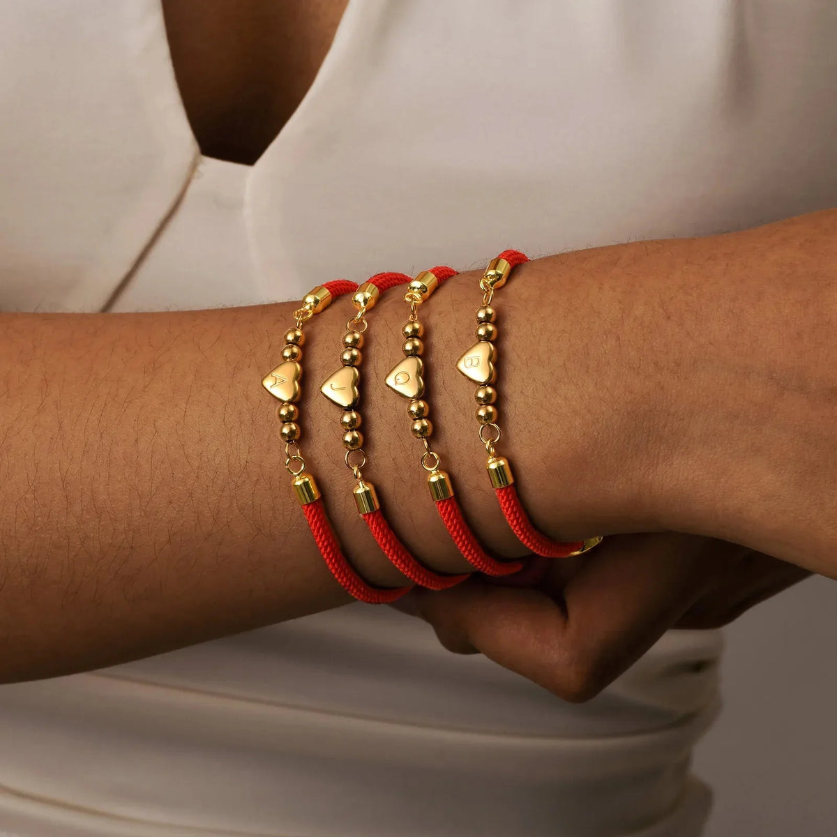 Bracelet en corde milanaise avec initiale en forme de cœur