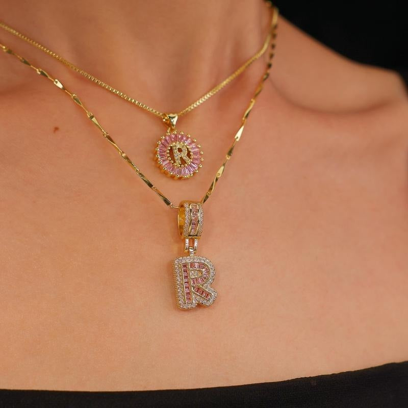 Zestaw 2 naszyjników 14k z diamentowym inicjałem litery (edycja limitowana Pink)