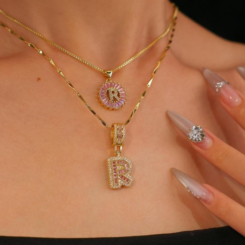 Zestaw 2 naszyjników 14k z diamentowym inicjałem litery (edycja limitowana Pink)