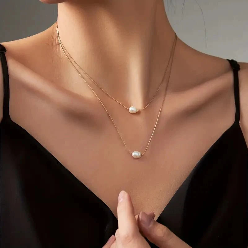 Collana delicata a strati con perle infilate