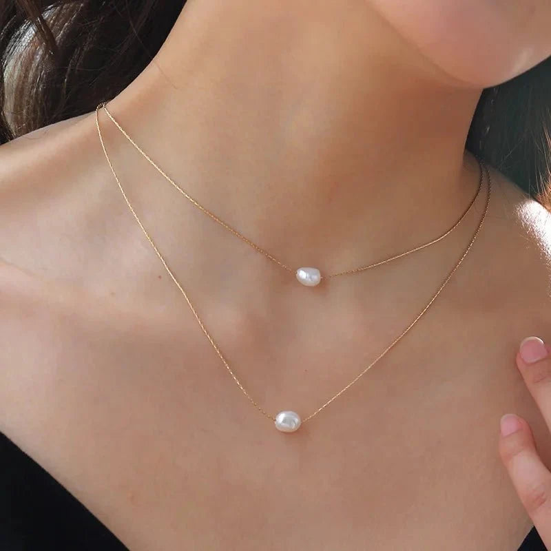 Collana delicata a strati con perle infilate