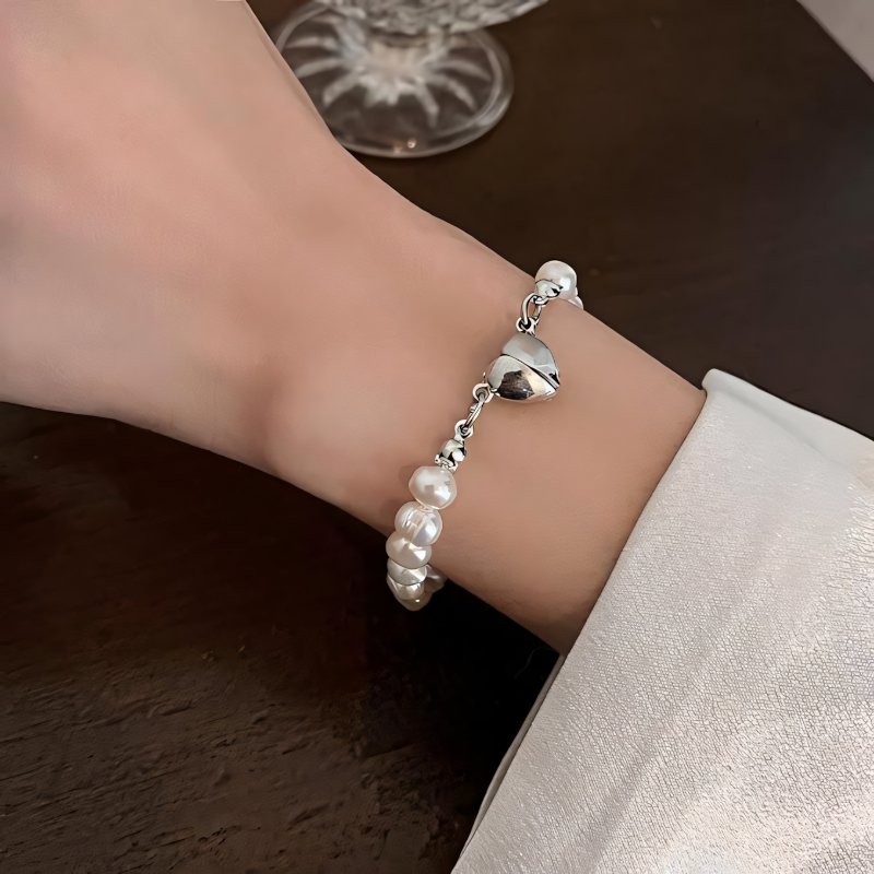 Naszyjnik typu choker i bransoletka z magnetycznym serduszkiem i perłą