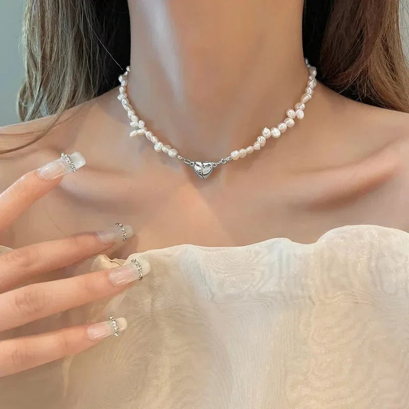 Naszyjnik typu choker i bransoletka z magnetycznym serduszkiem i perłą