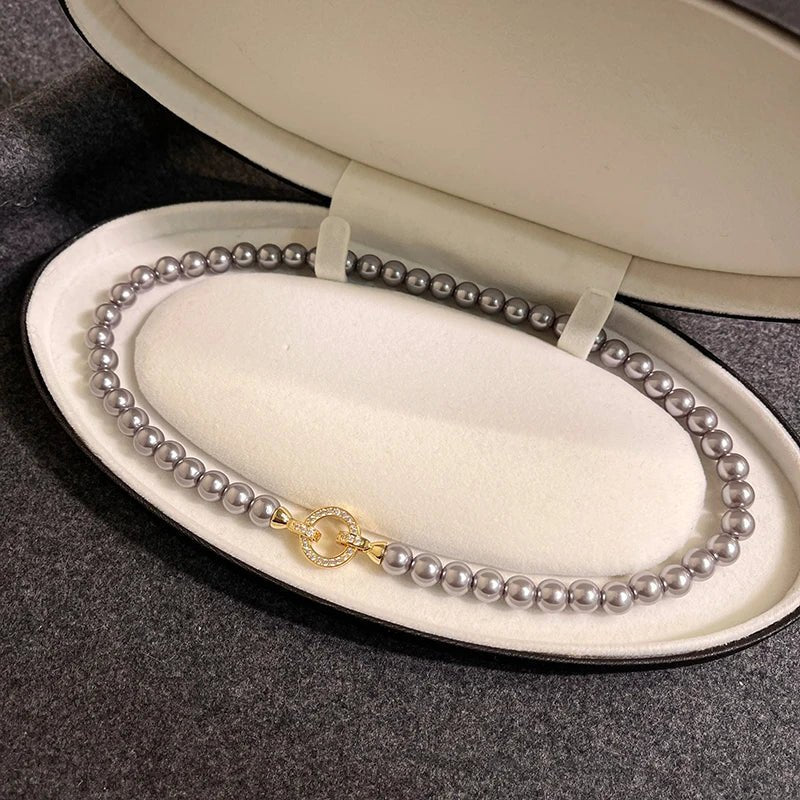 Bracelet et collier à pendentif circulaire rehaussé de perles et de diamants